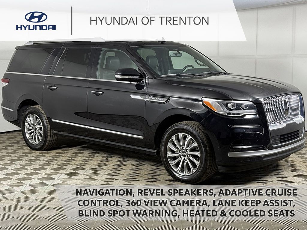 Infinite Black Metallic Clearcoat 2024 Lincoln Navigator SUV / Crossover Four-Wheel Drive Automatic