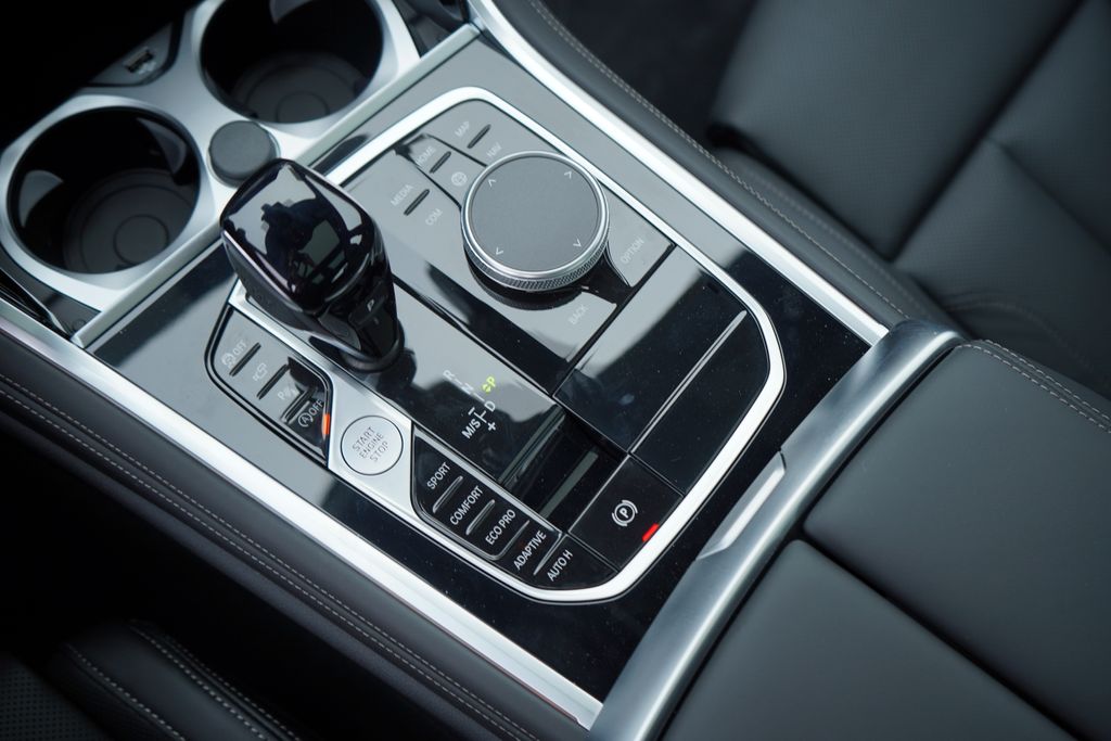 Thumbnail: 2026 BMW 8 Series - 19