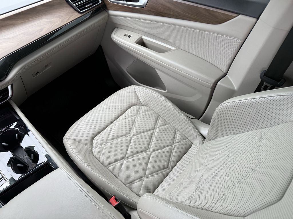 2024 Volkswagen Atlas 2.0T SE w/Technology White at DeMontrond Gulf Freeway