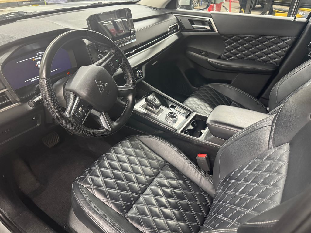 2023 Mitsubishi Outlander SEL