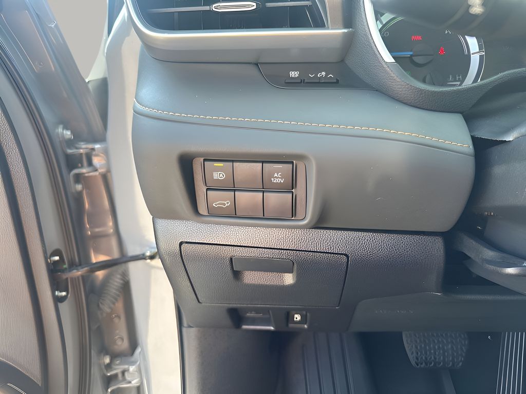 Used Car 2023 Toyota Highlander Hybrid  Bronze Edition For Sale Under $40,000 In Austin, Texas