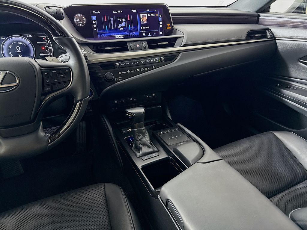 Thumbnail: 2020 Lexus ES - 24