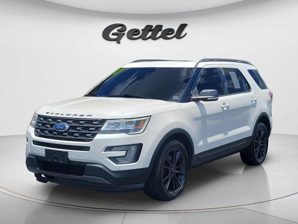 White Platinum Clearcoat Metallic 2017 Ford Explorer XLT AWD SUV / Crossover All-Wheel Drive 6-Speed Automatic