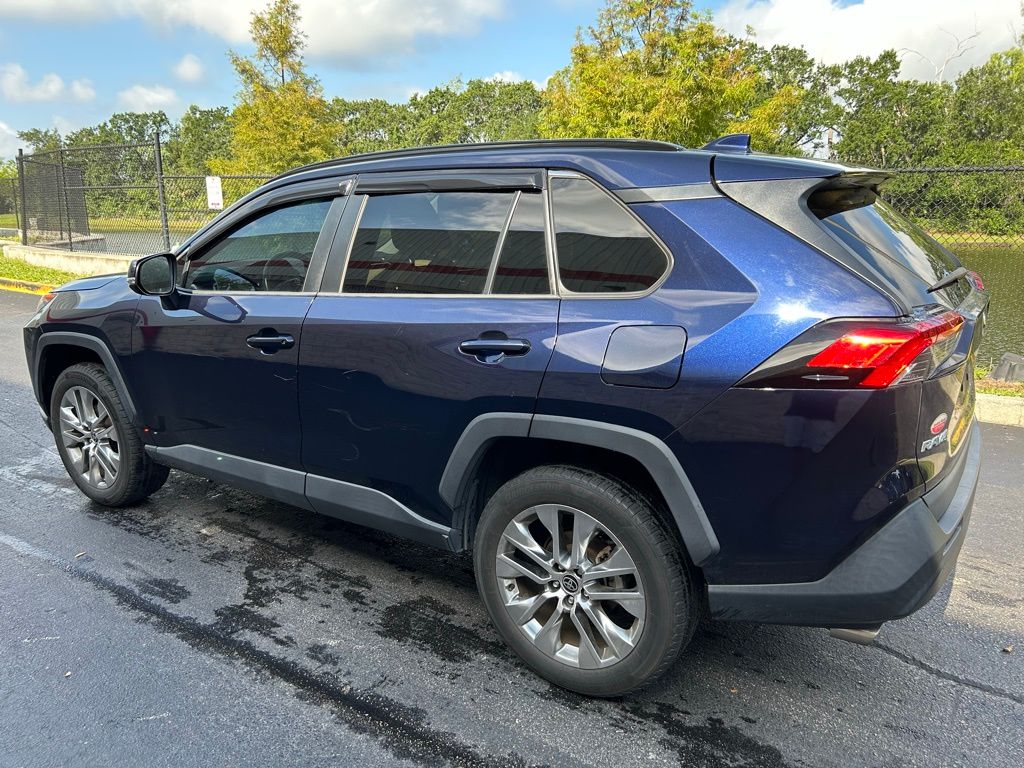 2021 Toyota RAV4 XLE Premium 3