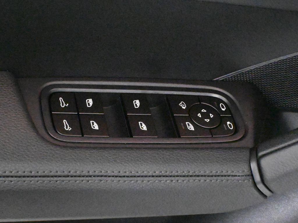 Thumbnail: 2026 Porsche Cayenne - 32