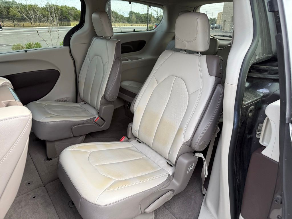 Thumbnail: 2017 Chrysler Pacifica - 23