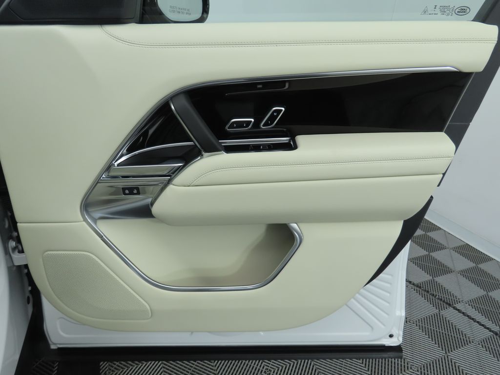 Thumbnail: 2025 Land Rover Range Rover - 27