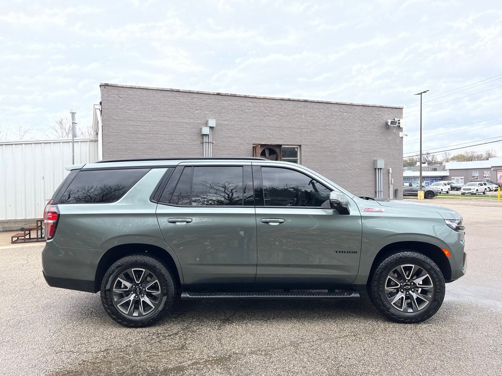 View vehicle photo 3