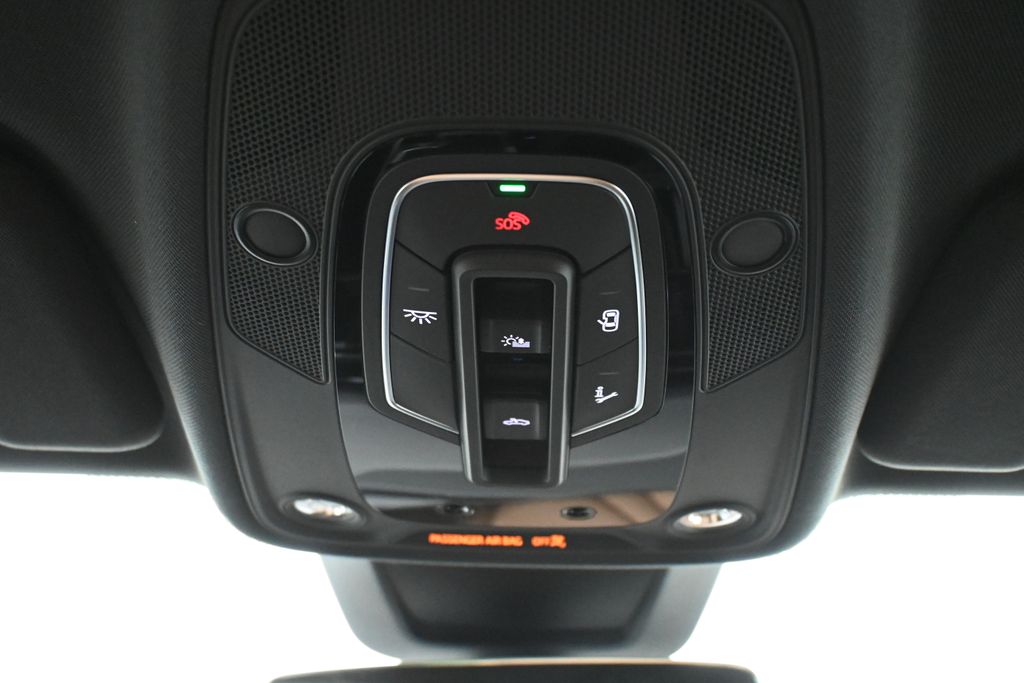 Thumbnail: 2025 Audi Q8 - 16