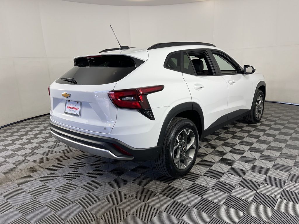 Thumbnail: 2025 Chevrolet Trax - 5