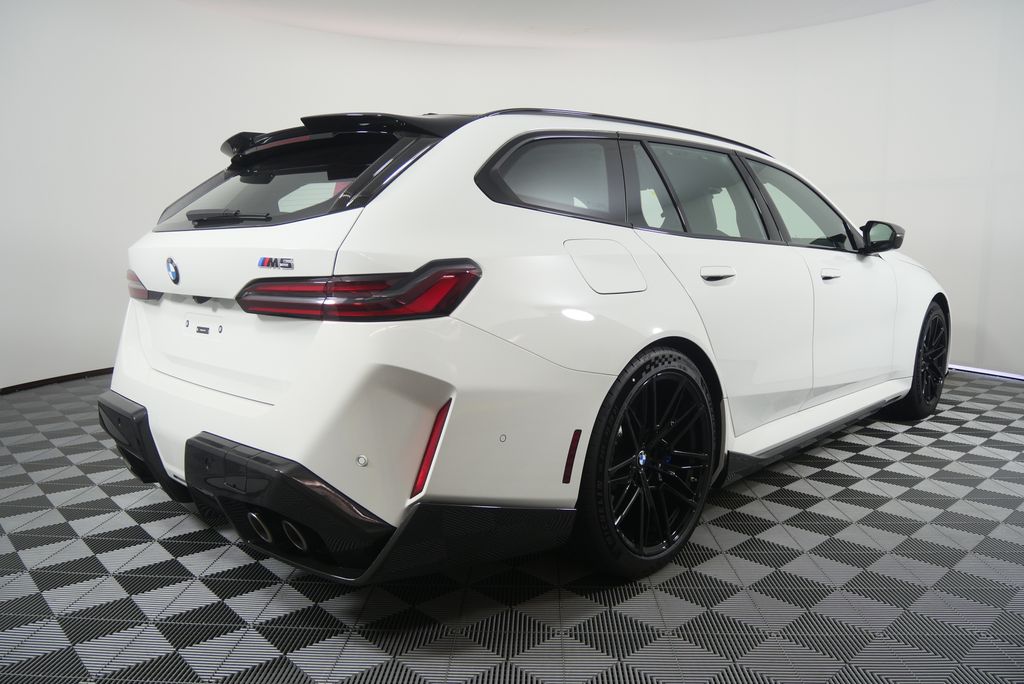Thumbnail: 2027 BMW M5 - 3