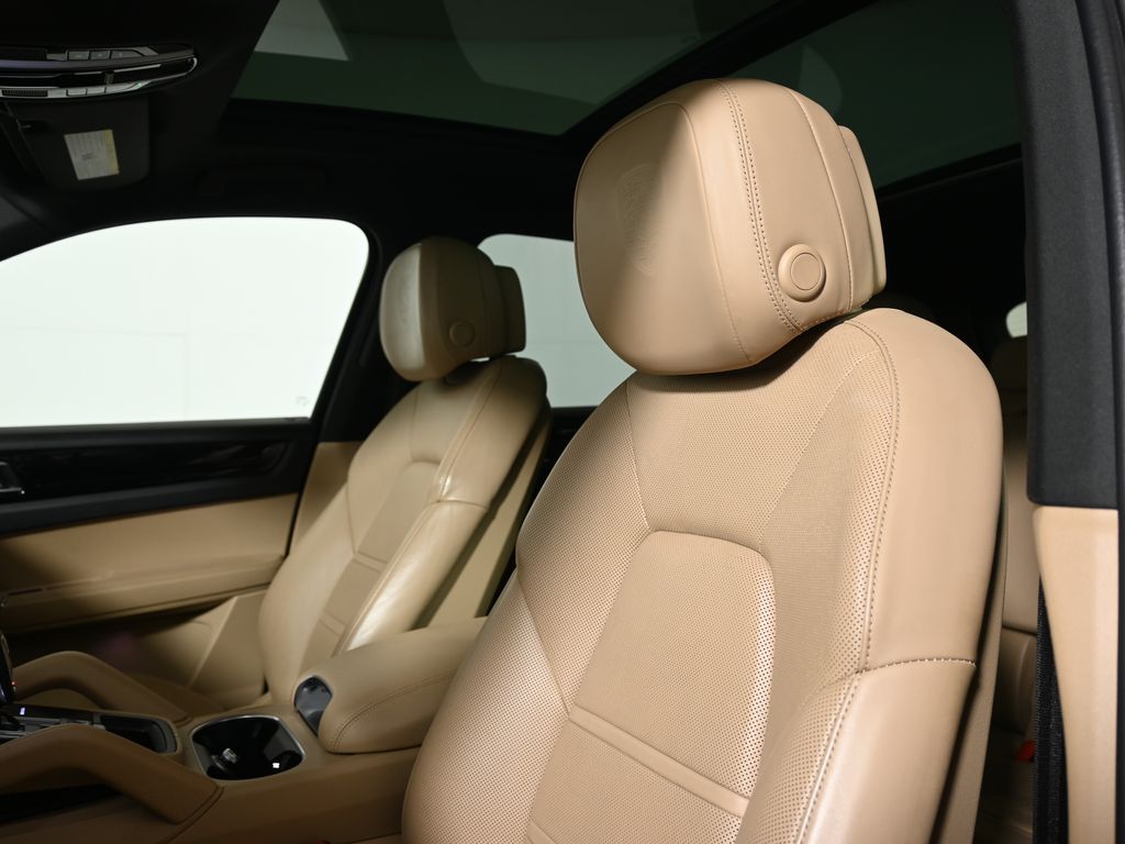 Thumbnail: 2022 Porsche Cayenne - 15