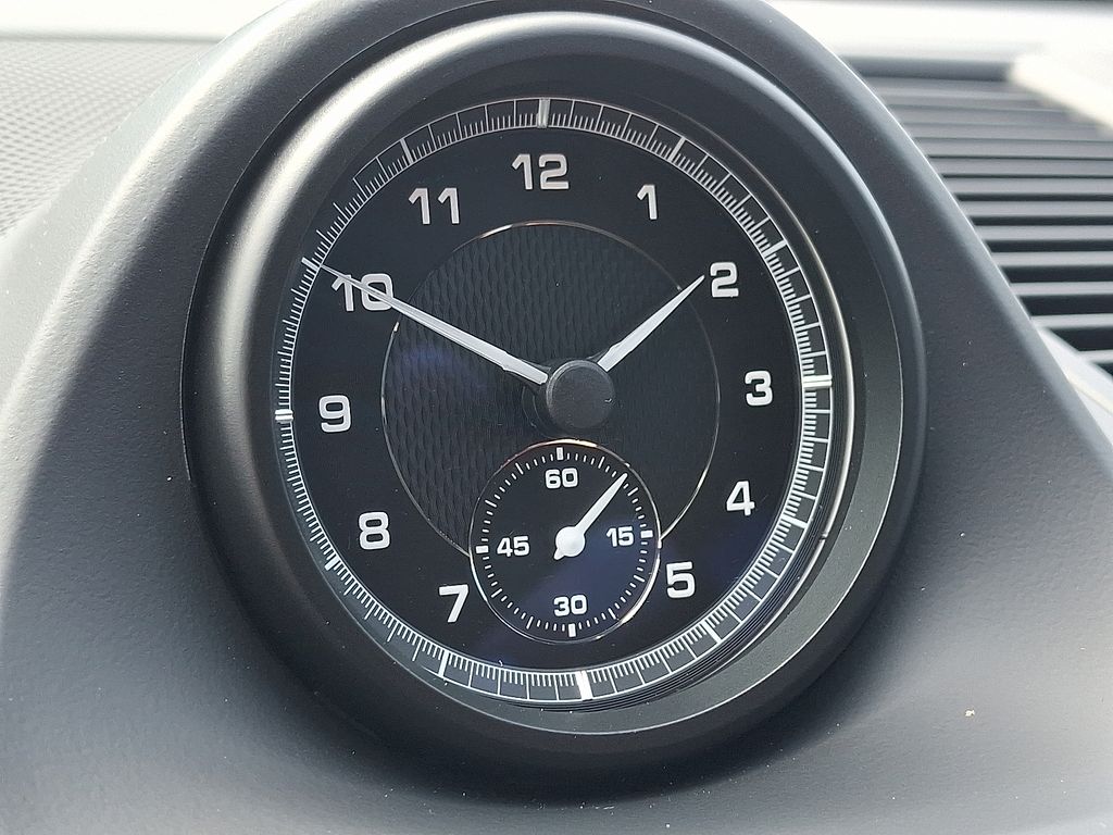 Thumbnail: 2026 Porsche Macan - 23