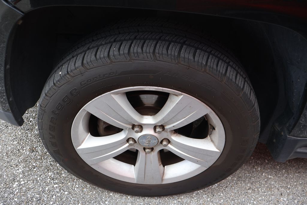 Thumbnail: 2015 Jeep Compass - 4