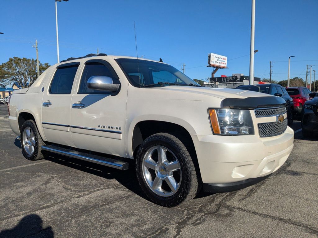 2013 Chevrolet Avalanche LTZ Black Diamond Edition RWD