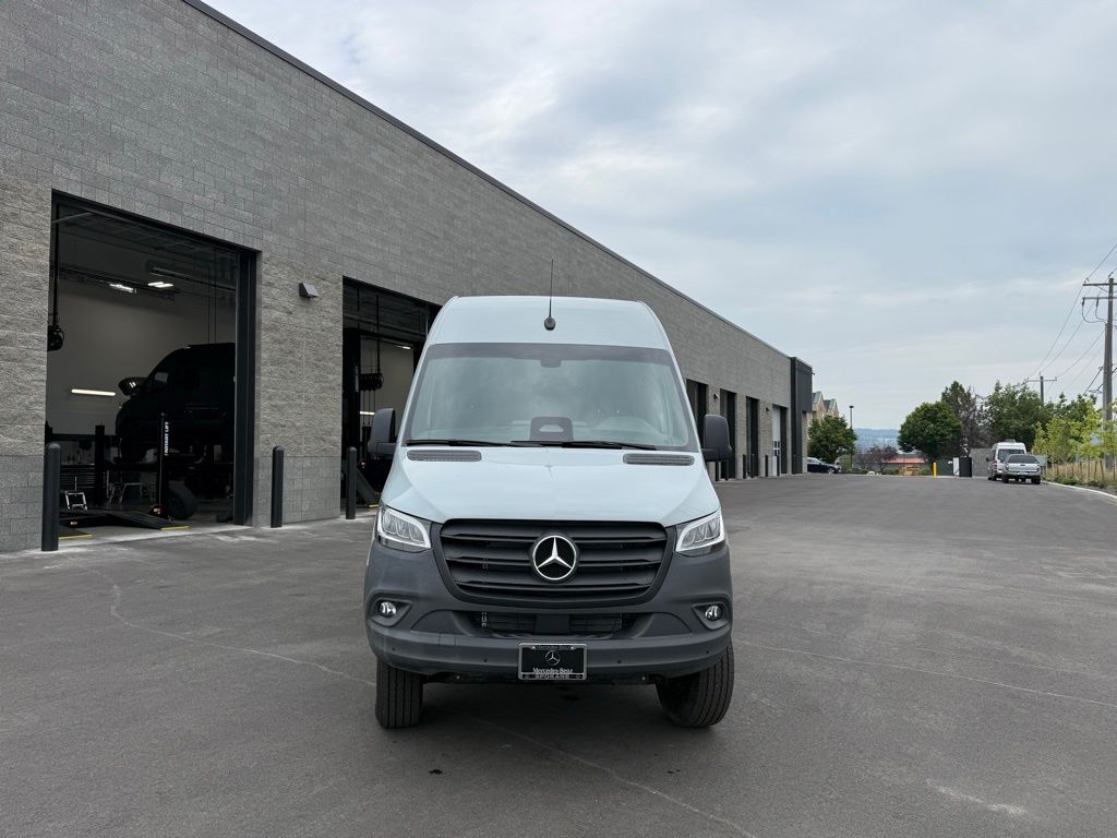 2025 Mercedes-Benz Sprinter 2500 144 WB HO Standard Roof 4x4's photo