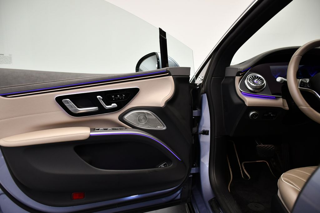 Thumbnail: 2023 Mercedes-Benz EQS - 30