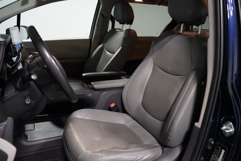 Thumbnail: 2021 Toyota Sienna - 6