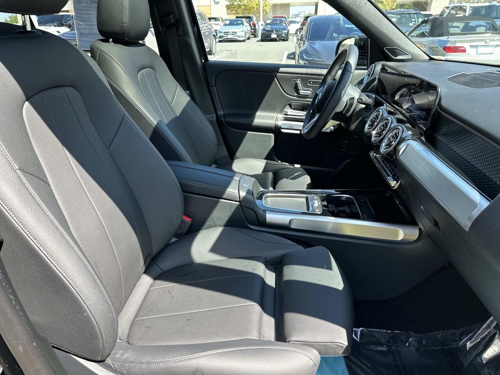 Thumbnail: 2024 Mercedes-Benz GLB - 22