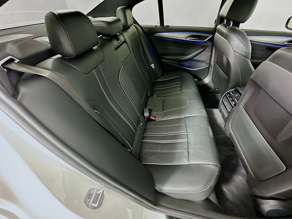 2018 BMW 5 Series 530e iPerformance 28