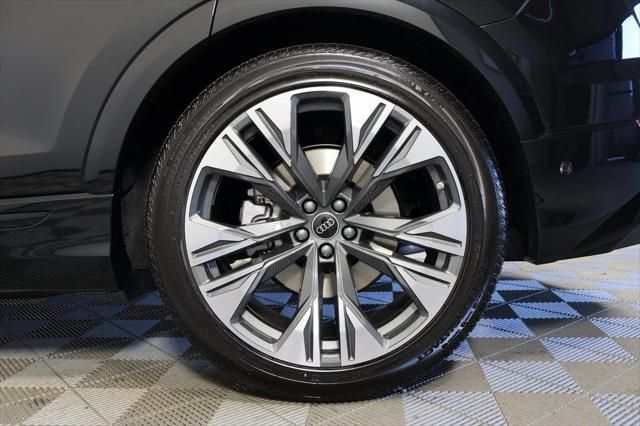 Thumbnail: 2026 Audi Q8 - 9