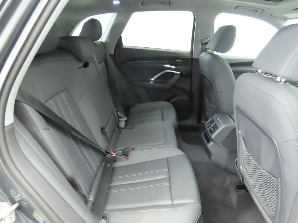 Thumbnail: 2025 Audi Q5 - 25