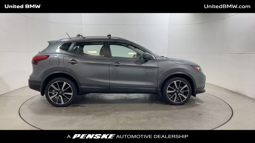 Thumbnail: 2018 Nissan Rogue Sport - 9
