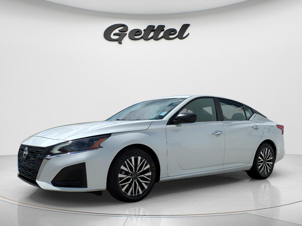 Pearl White Tricoat 2025 Nissan Altima 2.5 SV FWD Sedan Front-Wheel Drive Continuously Variable Transmission