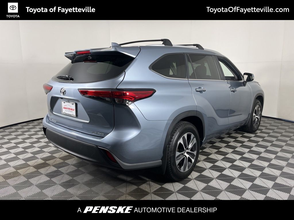 Thumbnail: 2023 Toyota Highlander - 19