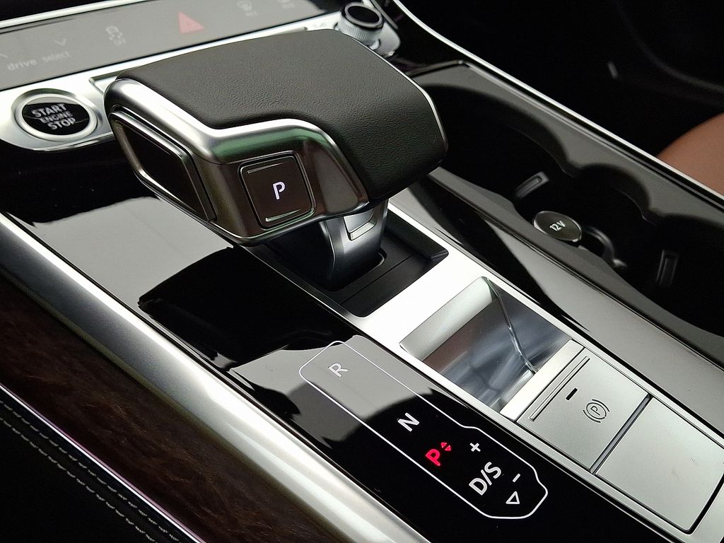 Thumbnail: 2026 Audi Q8 - 10