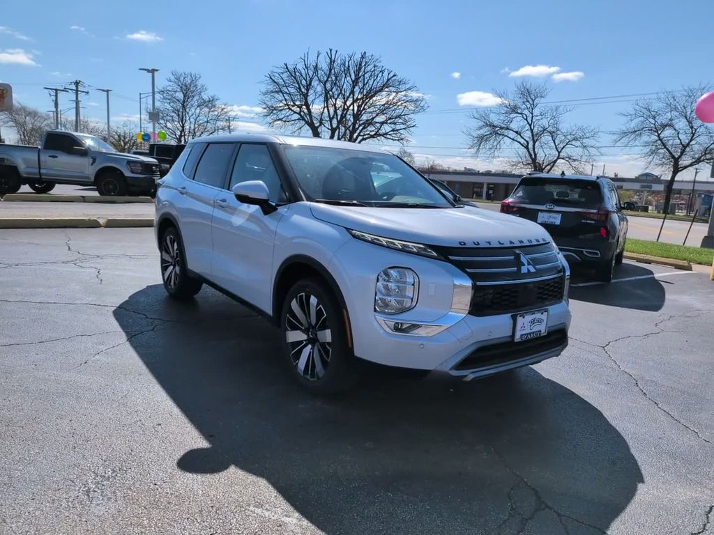 New 2026 White Mitsubishi SE image 4