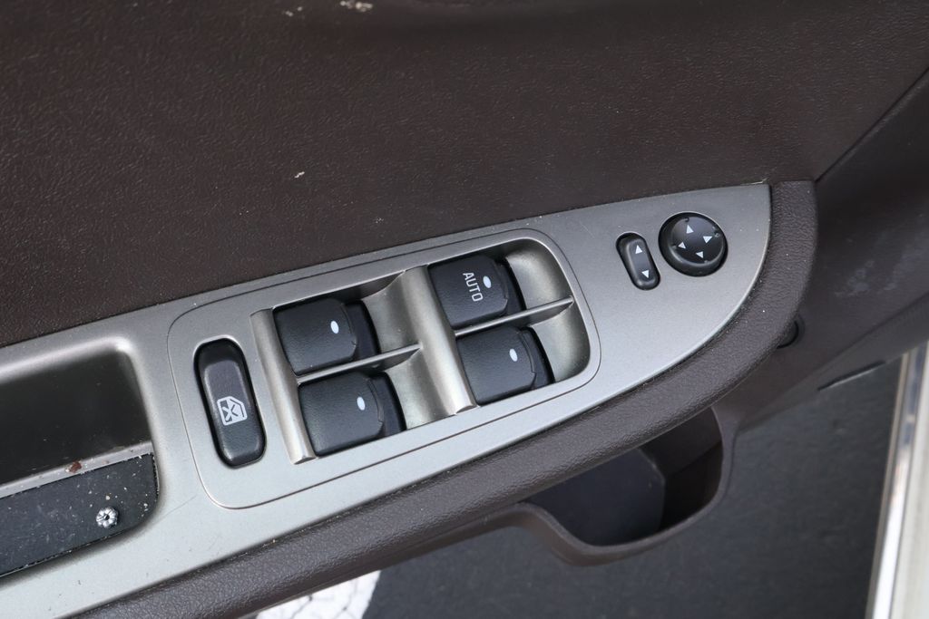 Thumbnail: 2012 Chevrolet Malibu - 18