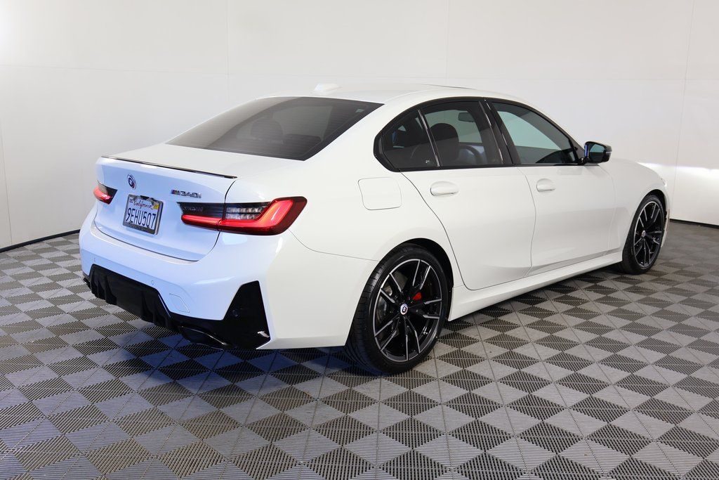 Thumbnail: 2023 BMW 3 Series - 4