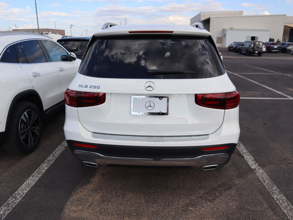 Thumbnail: 2026 Mercedes-Benz GLB - 2