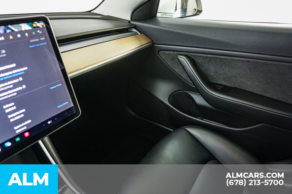 Used 2018  Tesla Long Range image 40