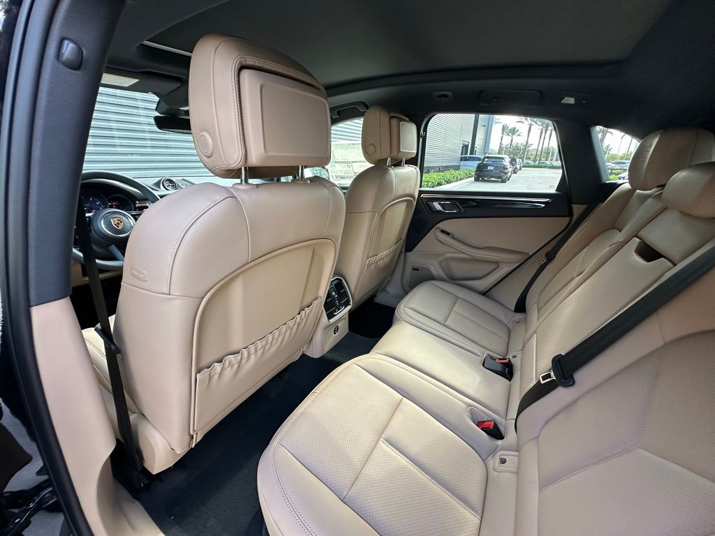 2025 Porsche Macan  30