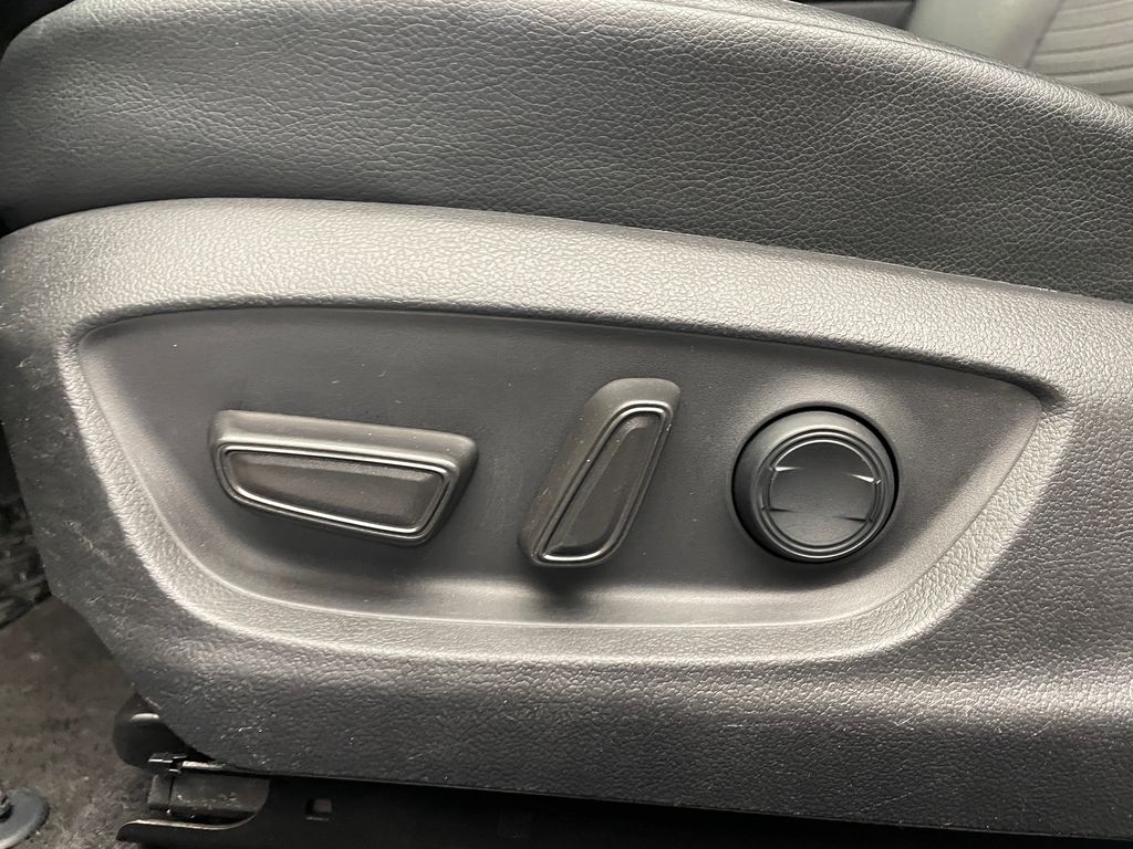2022 Toyota Camry SE 14