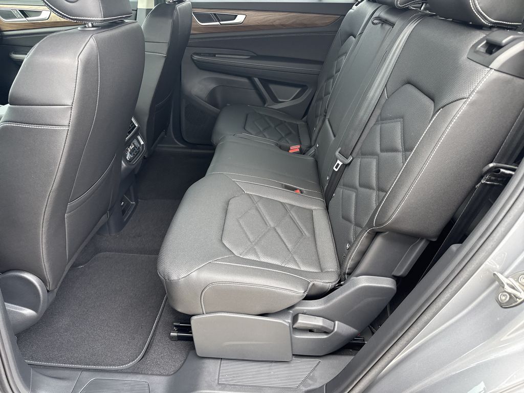 2026 Volkswagen Atlas 2.0T SE Silver at Bayshore Chrysler Jeep Dodge Ram