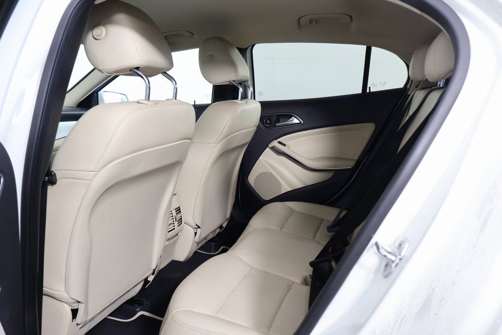 Thumbnail: 2017 Mercedes-Benz GLA - 11