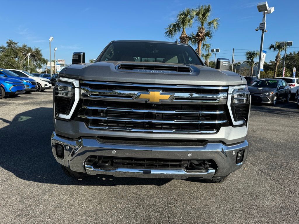 2025 Chevrolet Silverado 2500HD LTZ 3