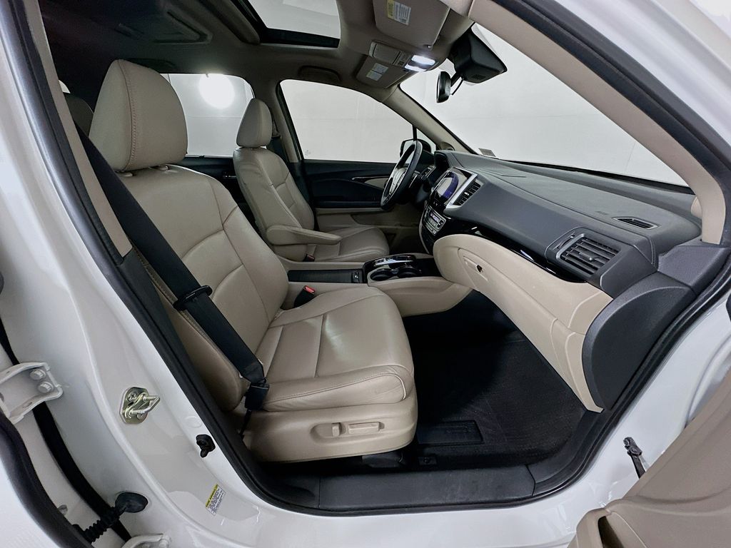Thumbnail: 2016 Honda Pilot - 28