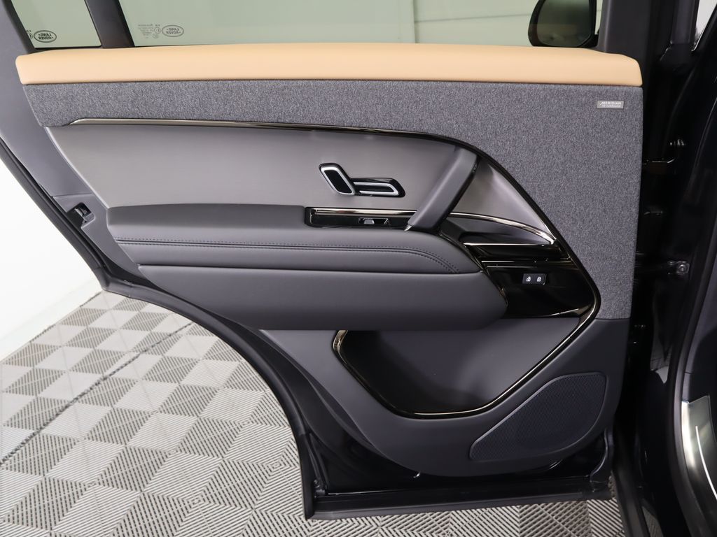 2025 Land Rover Range Rover Sport Dynamic 27