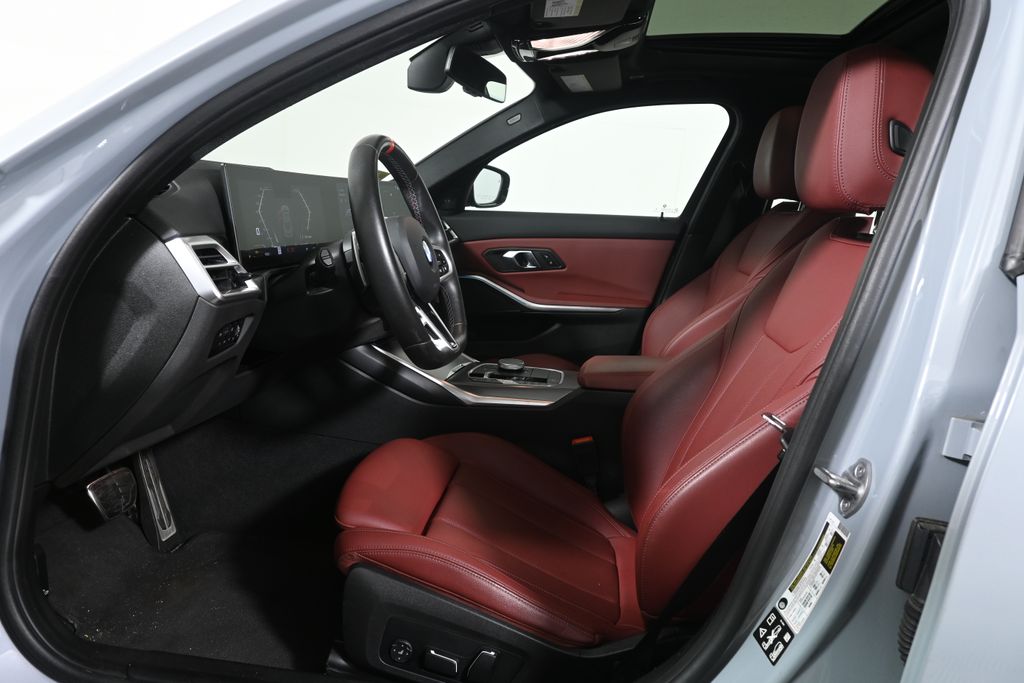 Thumbnail: 2025 BMW 3 Series - 3