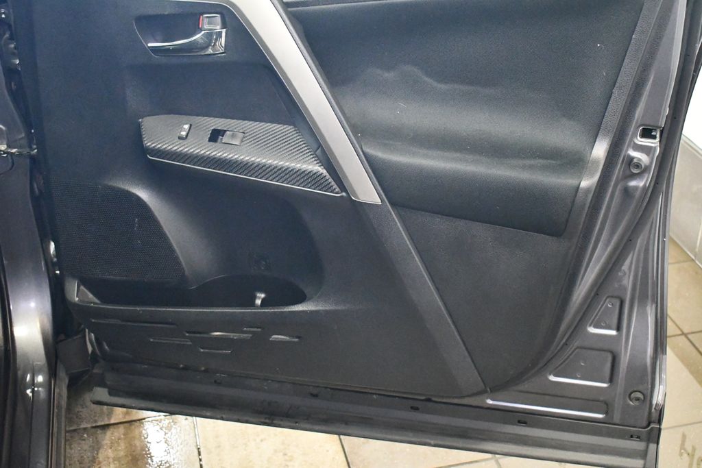 Thumbnail: 2015 Toyota RAV4 - 30