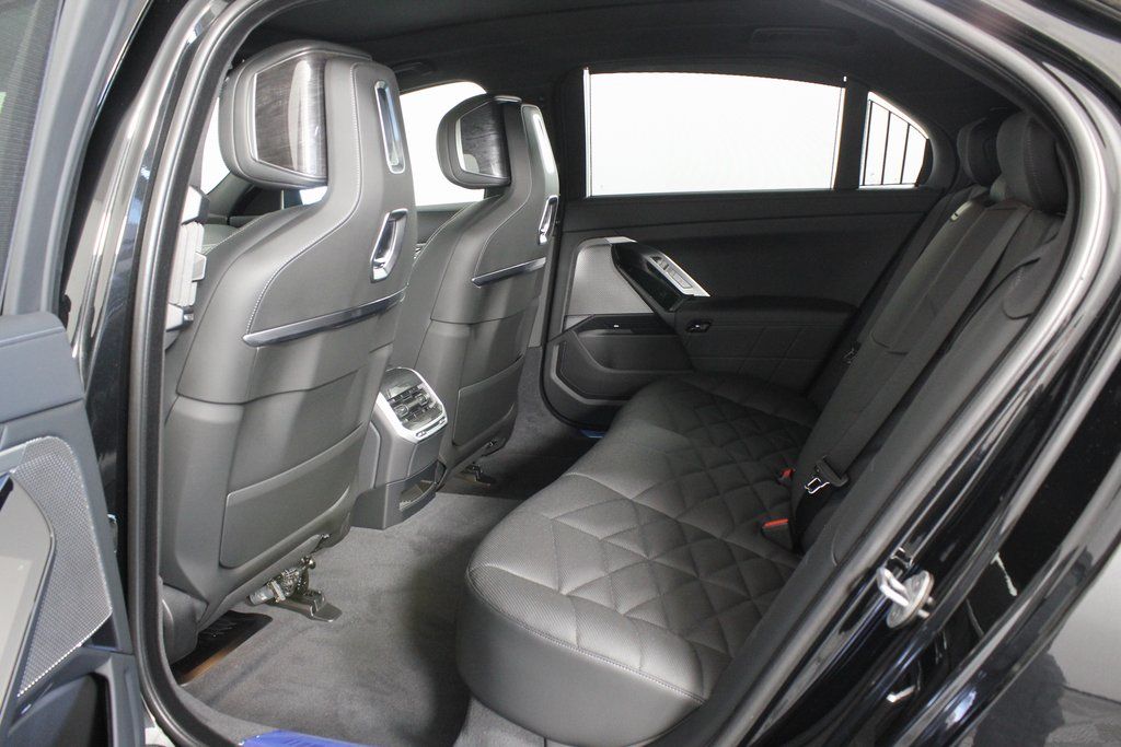 Thumbnail: 2026 BMW 7 Series - 6