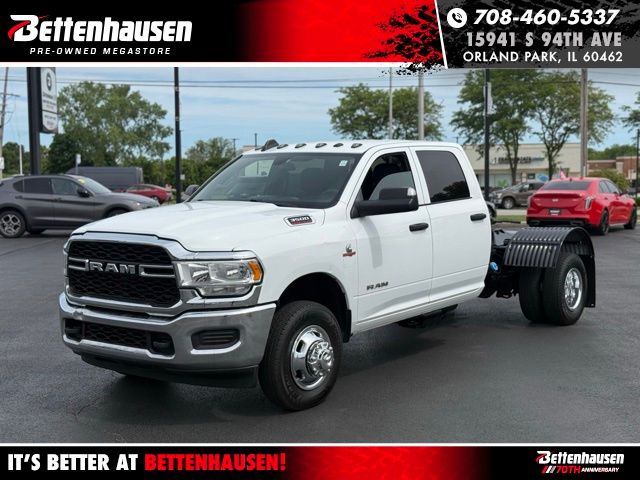 Bright White Clearcoat 2022 RAM 3500 Chassis Pickup Truck Four-Wheel Drive 6-Speed Automatic