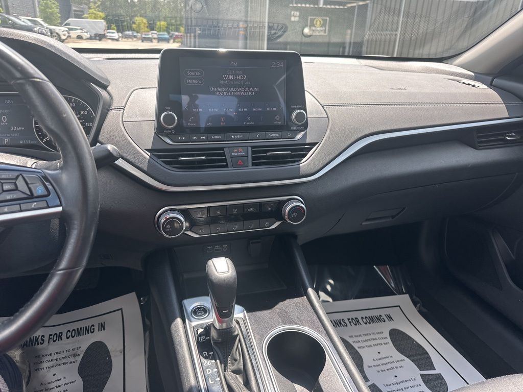 2022 Brilliant Silver Metallic Nissan Altima 2.5 SV FWD Sedan
