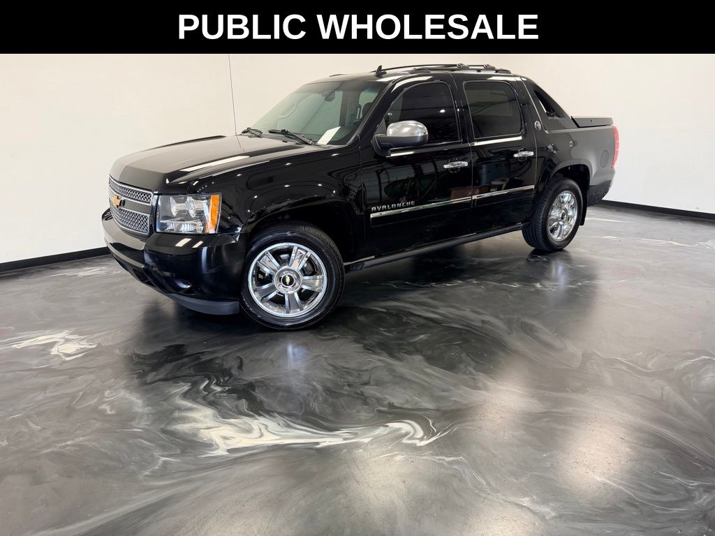 2013 Chevrolet Avalanche Negro Camioneta Todo terreno 6 velocidades Automática