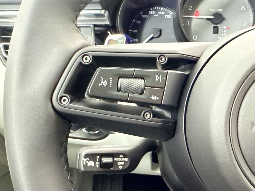 Thumbnail: 2026 Porsche Macan - 14