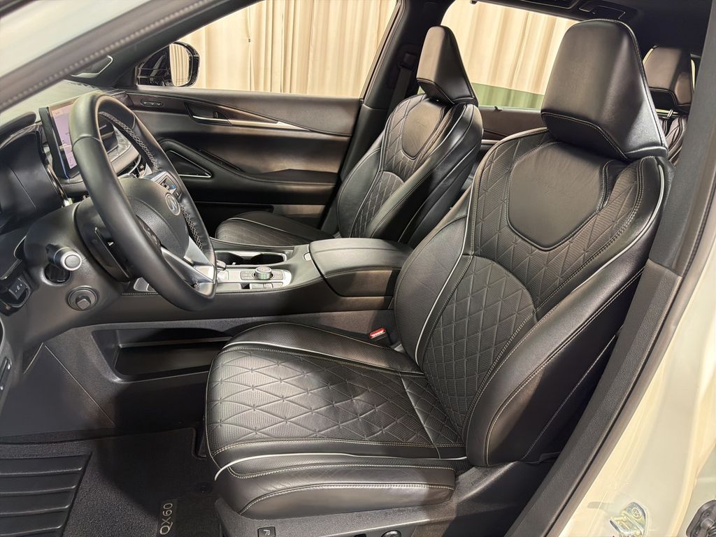 Used 2025 Black INFINITI Autograph image 8